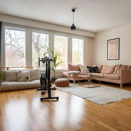 Idyllinen 76m Paeaetyasunto Daire Rovaniemi